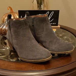 Lucky Brand Grey Suede Booties Sz 7